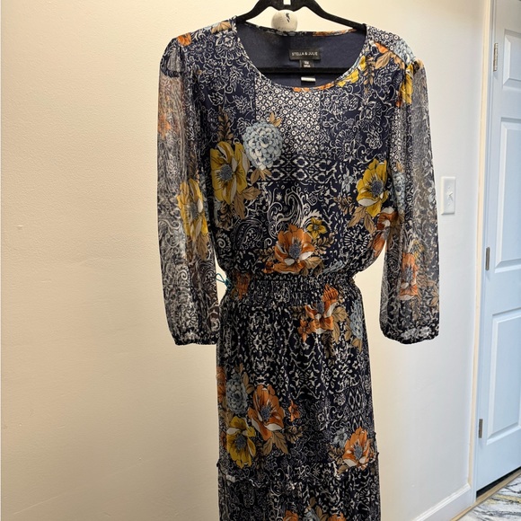 Stella and Julie Semi dress - Picture 6 of 9